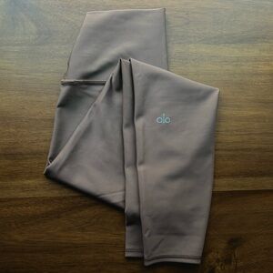 ALO Yoga 7/8 High-Waist Airlift Legging in Hot Cocoa - Size S